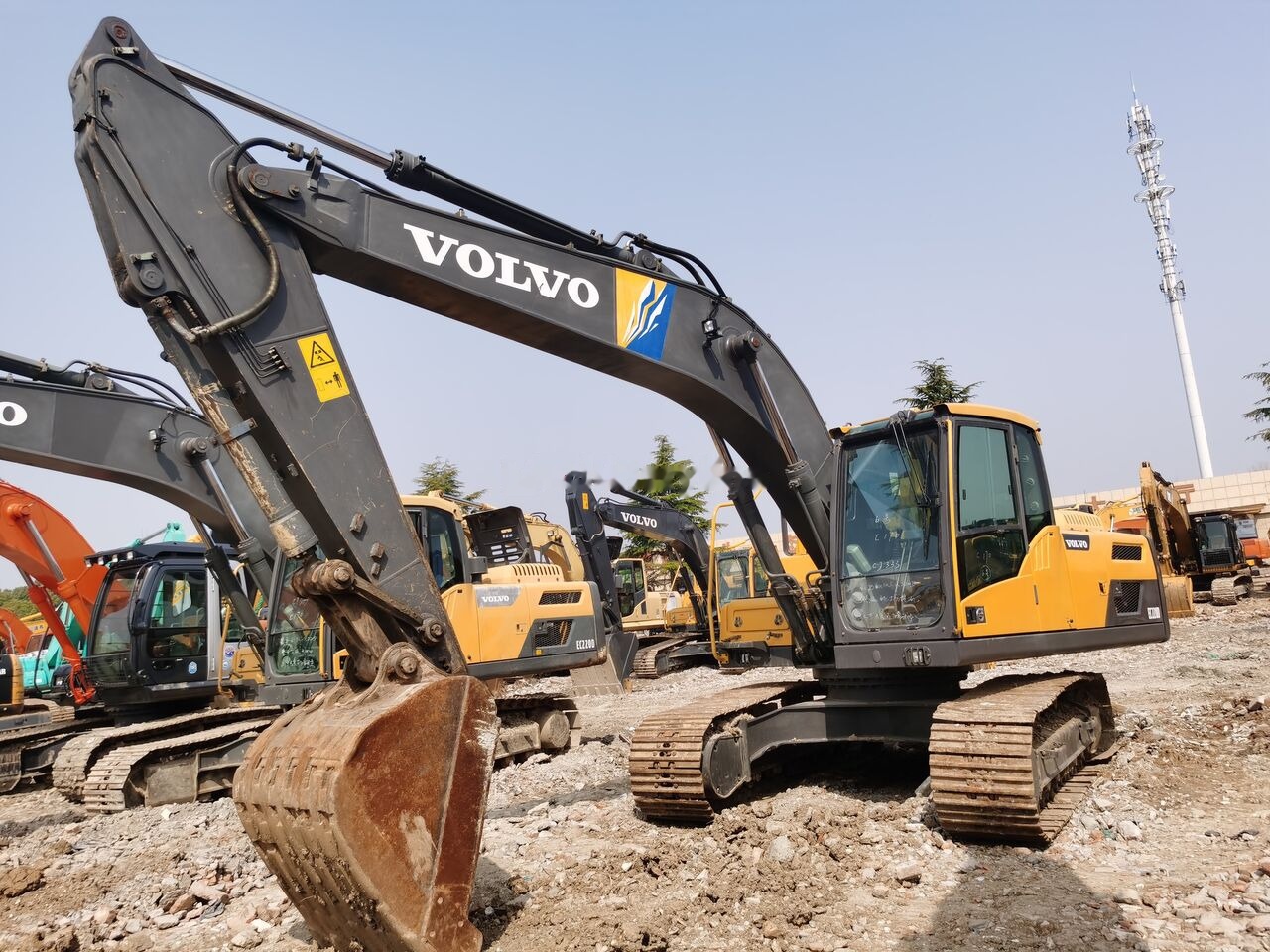 Volvo EC220 - Pelle sur chenille: photos 5 Volvo EC220 - Pelle sur chenille: photos 5