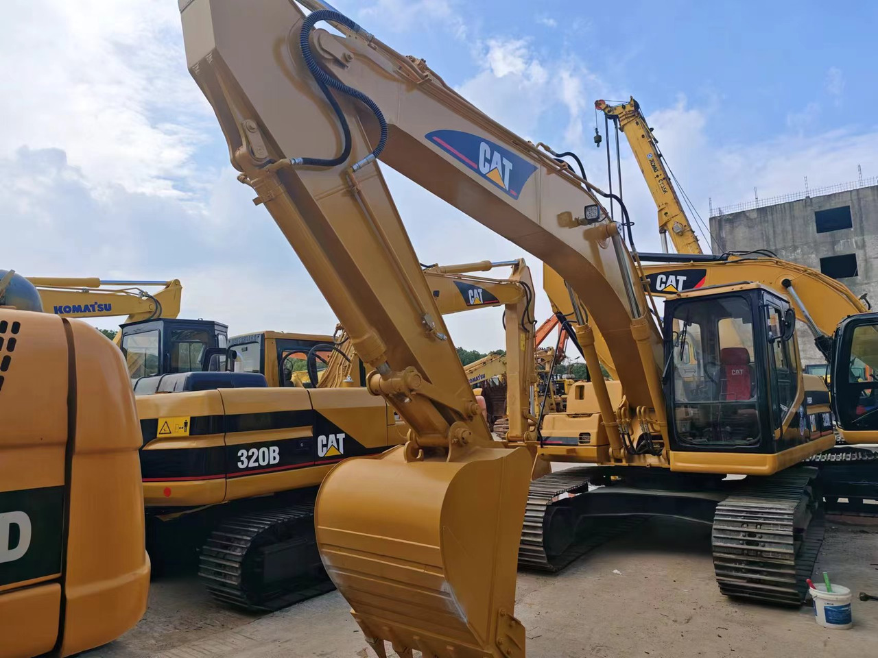 CATERPILLAR 320BL - Pelle sur chenille: photos 5 CATERPILLAR 320BL - Pelle sur chenille: photos 5