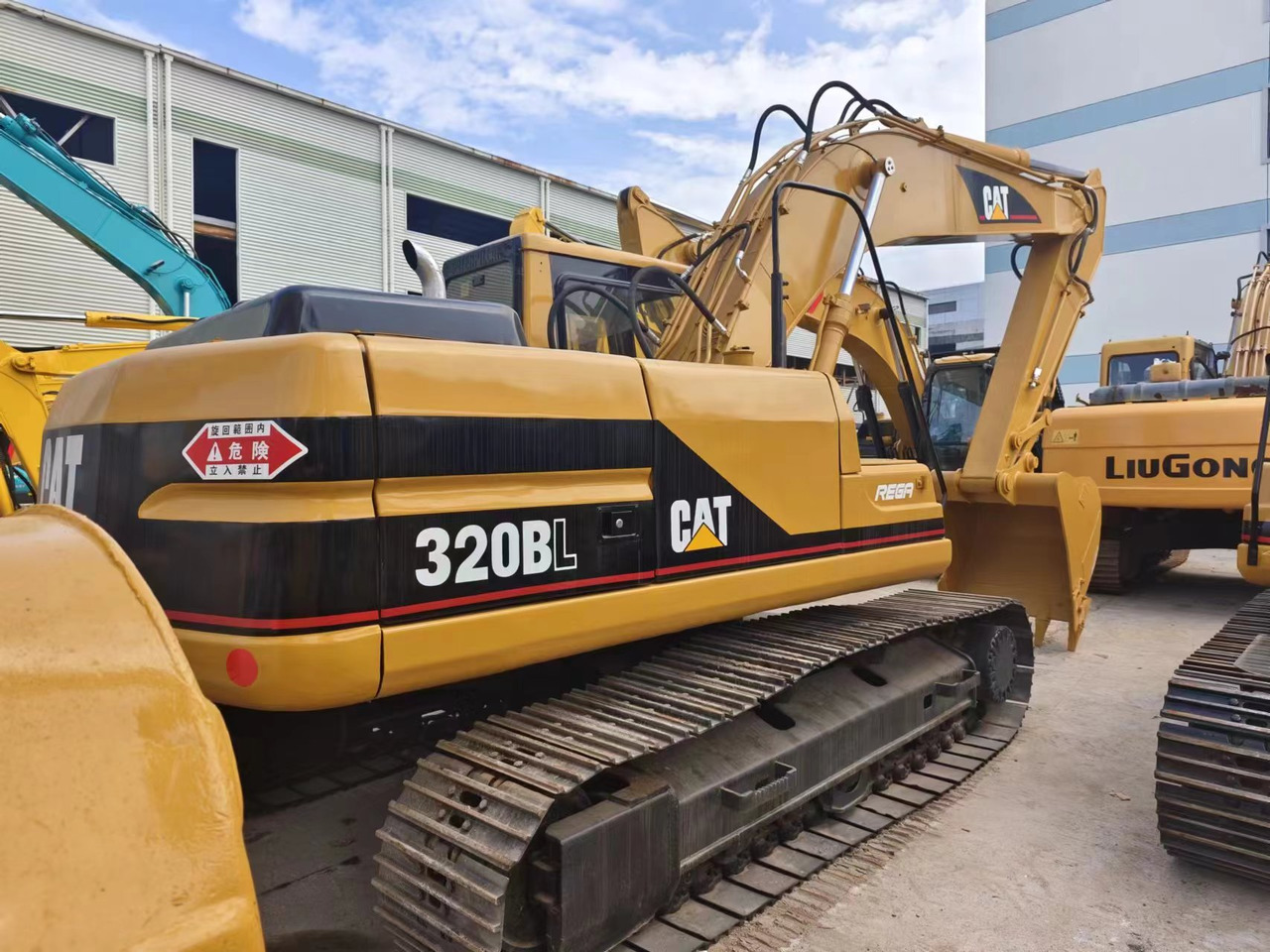 CATERPILLAR 320BL - Pelle sur chenille: photos 1 CATERPILLAR 320BL - Pelle sur chenille: photos 1