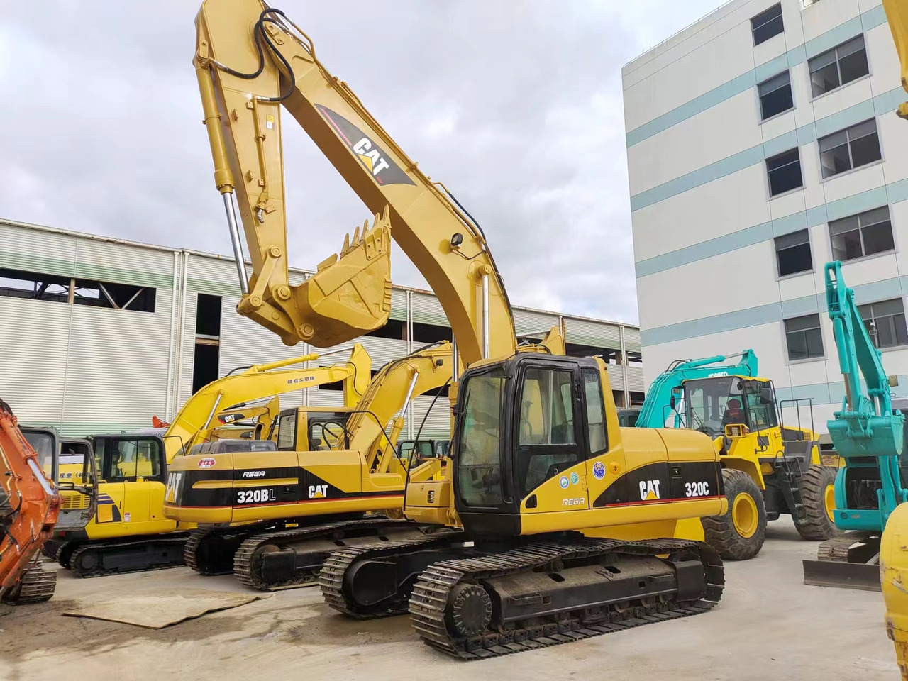 CATERPILLAR 320C - Pelle sur chenille: photos 3 CATERPILLAR 320C - Pelle sur chenille: photos 3