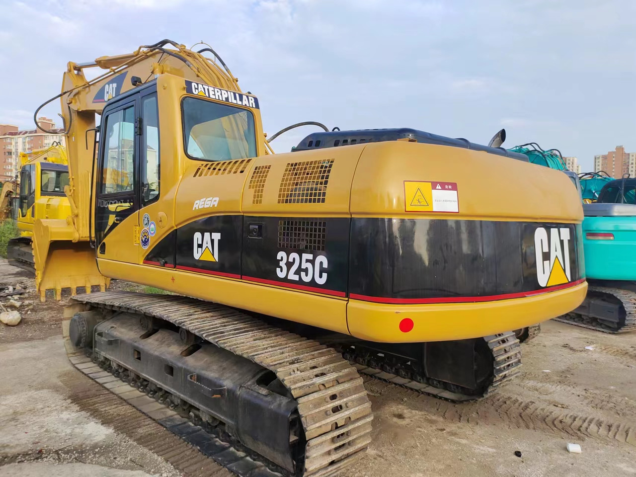 CATERPILLAR 325C - Pelle sur chenille: photos 2 CATERPILLAR 325C - Pelle sur chenille: photos 2