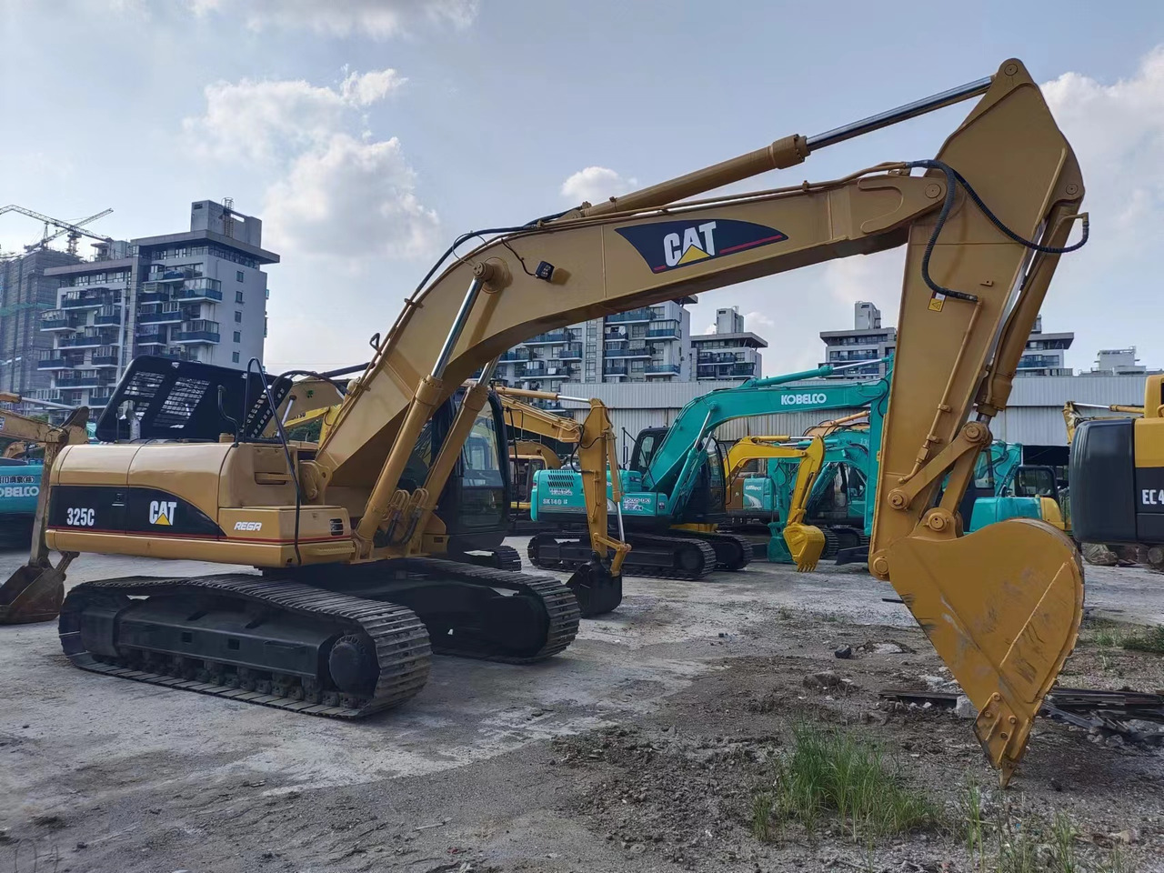 CATERPILLAR 325C - Pelle sur chenille: photos 1 CATERPILLAR 325C - Pelle sur chenille: photos 1