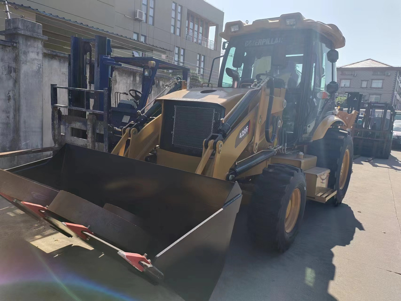 CATERPILLAR 420f - Tractopelle: photos 4 CATERPILLAR 420f - Tractopelle: photos 4