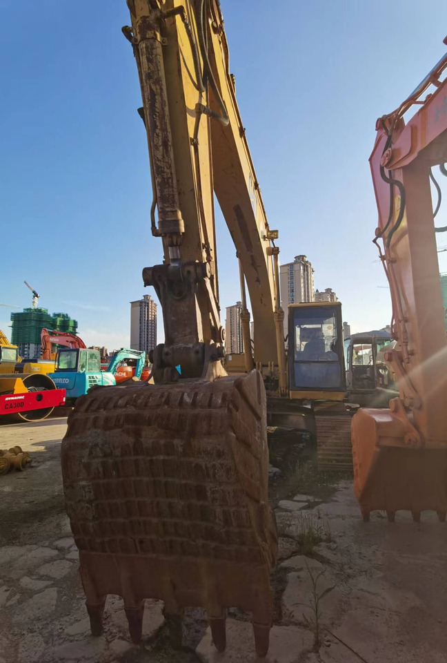 CATERPILLAR E200B - Pelle sur chenille: photos 2 CATERPILLAR E200B - Pelle sur chenille: photos 2