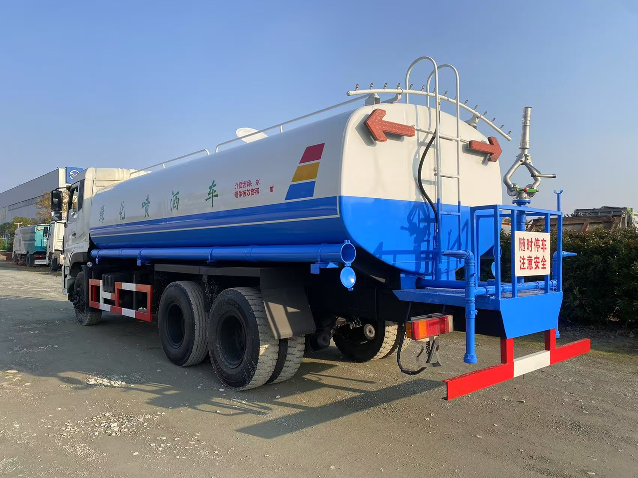 DONGFENG 20000L water truck Sprinkler - Camion citerne: photos 3 DONGFENG 20000L water truck Sprinkler - Camion citerne: photos 3