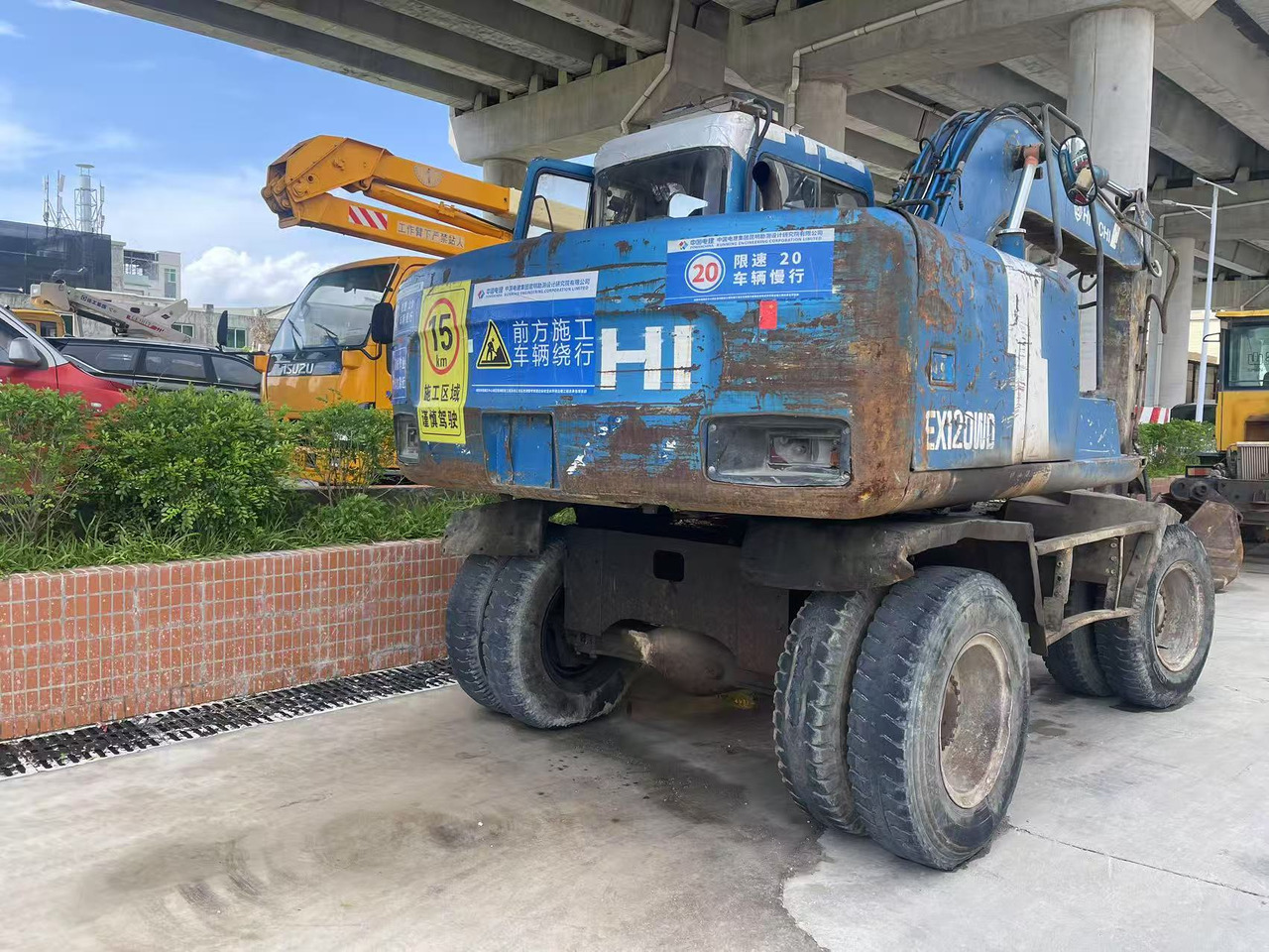 HITACHI EX100WD-2 - Pelle sur pneus: photos 3 HITACHI EX100WD-2 - Pelle sur pneus: photos 3