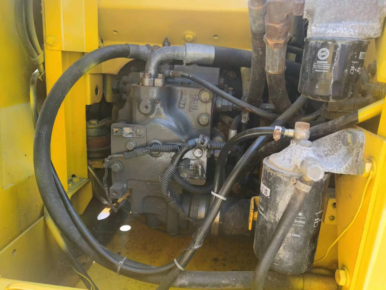 KOMATSU PC130-7 - Pelle sur chenille: photos 5 KOMATSU PC130-7 - Pelle sur chenille: photos 5