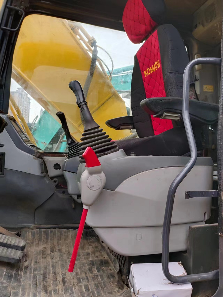 KOMATSU PC200-7 - Pelle sur chenille: photos 3 KOMATSU PC200-7 - Pelle sur chenille: photos 3