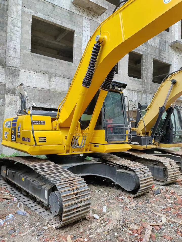KOMATSU PC200-8 - Pelle sur chenille: photos 1 KOMATSU PC200-8 - Pelle sur chenille: photos 1