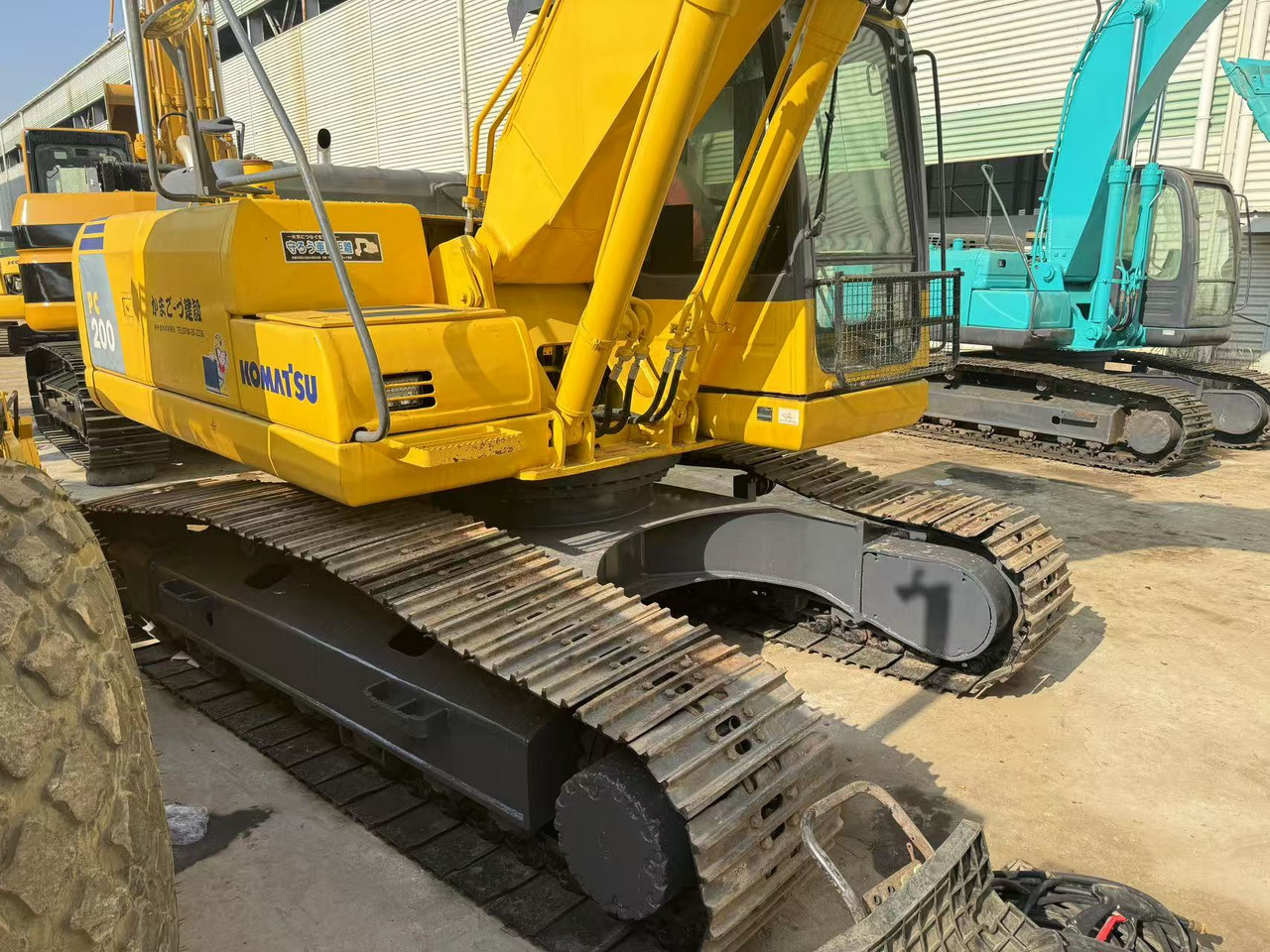 KOMATSU PC200-8 - Pelle sur chenille: photos 2 KOMATSU PC200-8 - Pelle sur chenille: photos 2