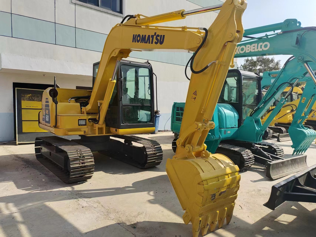KOMATSU PC60-8 - Mini pelle: photos 2 KOMATSU PC60-8 - Mini pelle: photos 2