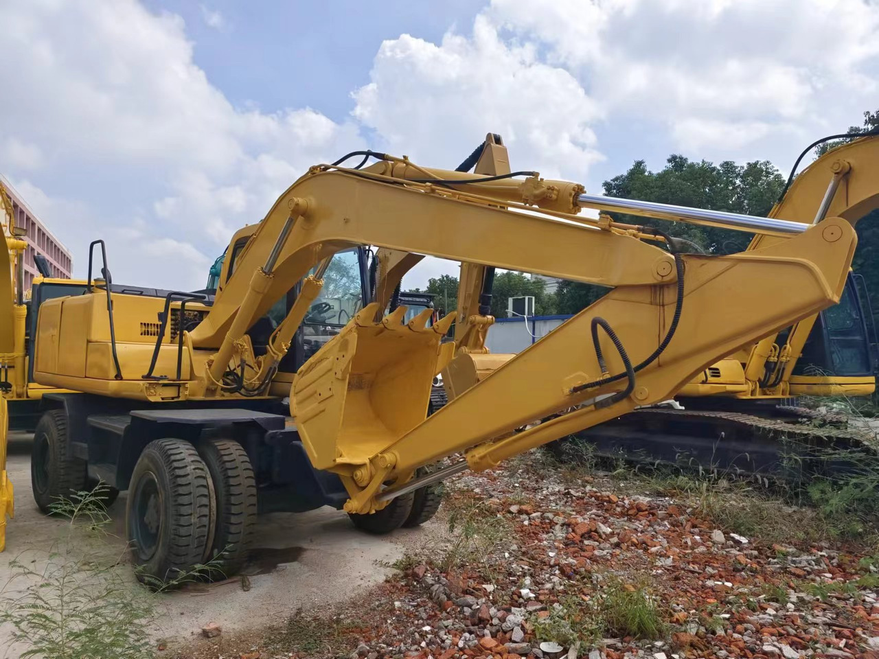 KOMATSU PW130 - Pelle sur pneus: photos 2 KOMATSU PW130 - Pelle sur pneus: photos 2
