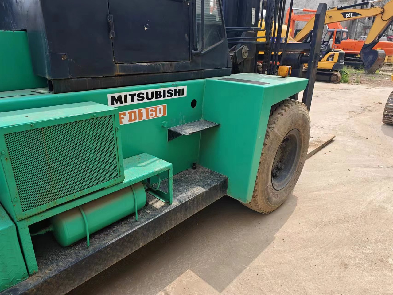MITSUBISHI FD160 - Chariot élévateur diesel: photos 4 MITSUBISHI FD160 - Chariot élévateur diesel: photos 4