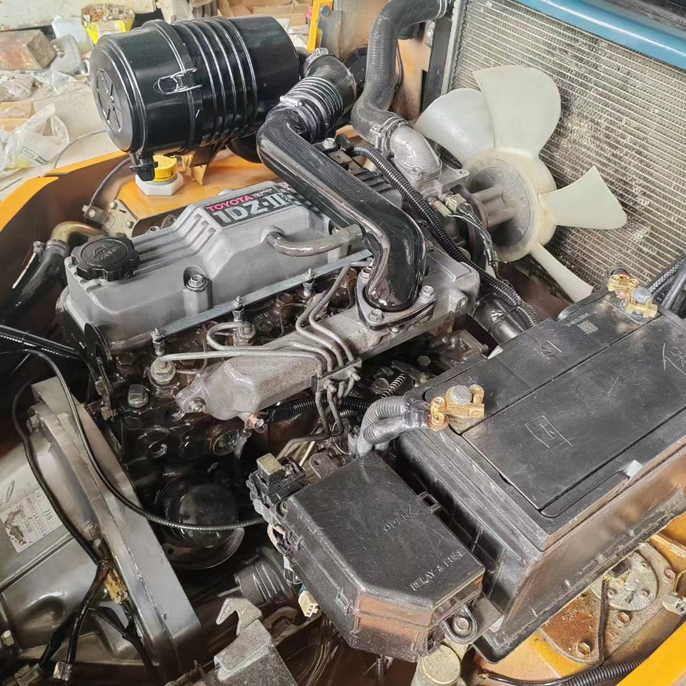 TOYOTA FD30 - Chariot élévateur diesel: photos 5 TOYOTA FD30 - Chariot élévateur diesel: photos 5