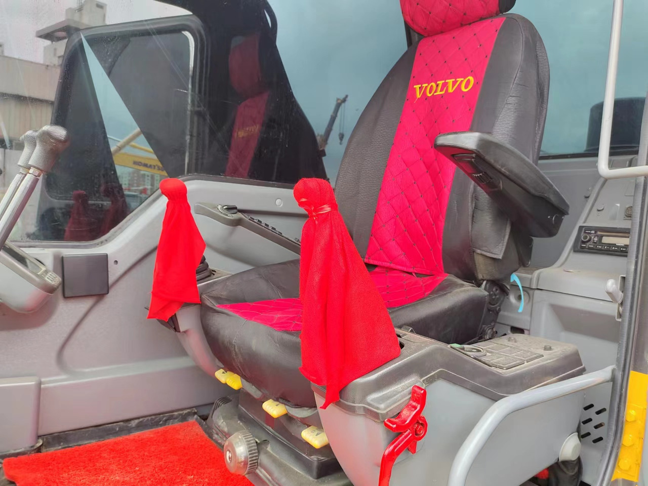 VOLVO EC240 - Pelle sur chenille: photos 3 VOLVO EC240 - Pelle sur chenille: photos 3