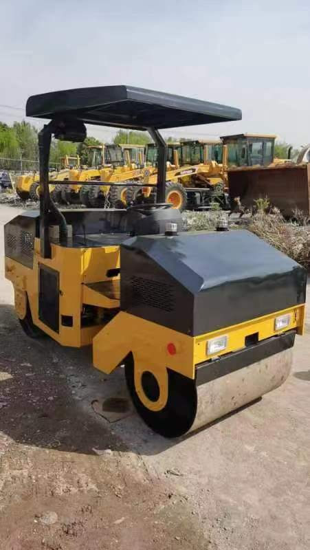 XCMG 3TON - Compacteur: photos 1 XCMG 3TON - Compacteur: photos 1
