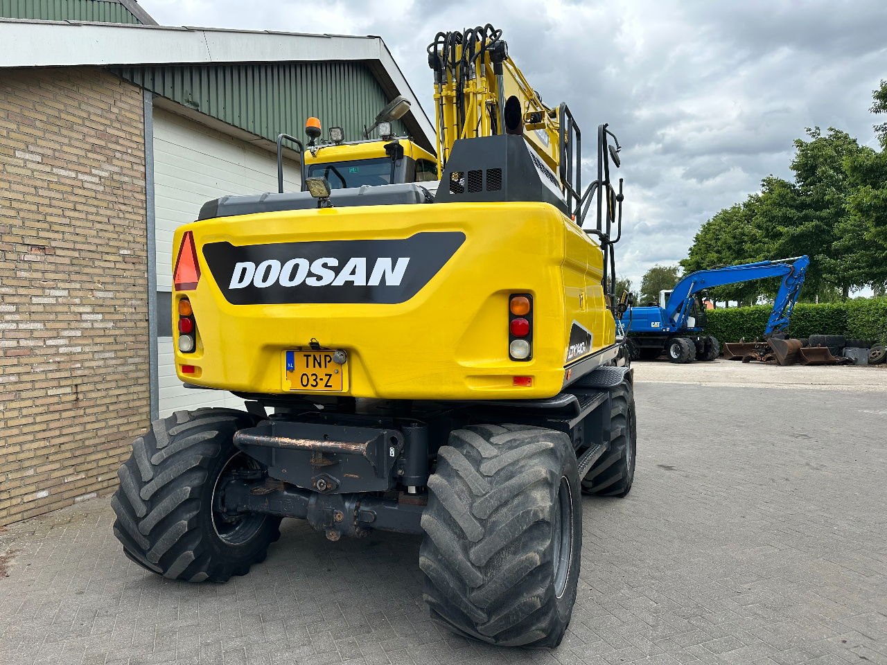 Doosan DX140W-5 - Pelle sur pneus: photos 5 Doosan DX140W-5 - Pelle sur pneus: photos 5