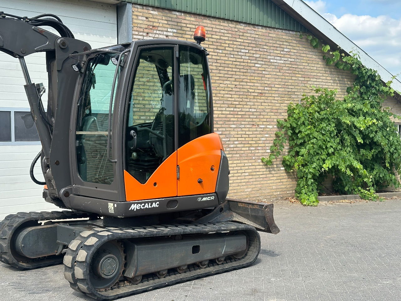 Mecalac 6MCR - Mini pelle: photos 4 Mecalac 6MCR - Mini pelle: photos 4