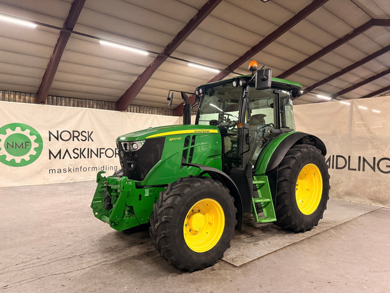 John Deere 6100MC 40 km/t - Tracteur agricole: photos 1 John Deere 6100MC 40 km/t - Tracteur agricole: photos 1