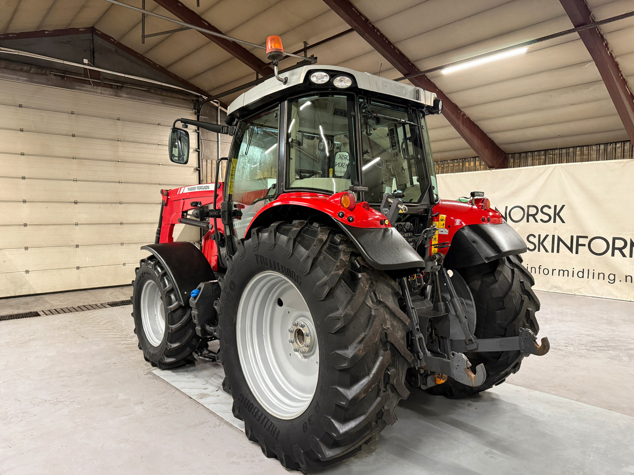 Massey Ferguson 5613 Dyna 4 - Tracteur agricole: photos 3 Massey Ferguson 5613 Dyna 4 - Tracteur agricole: photos 3