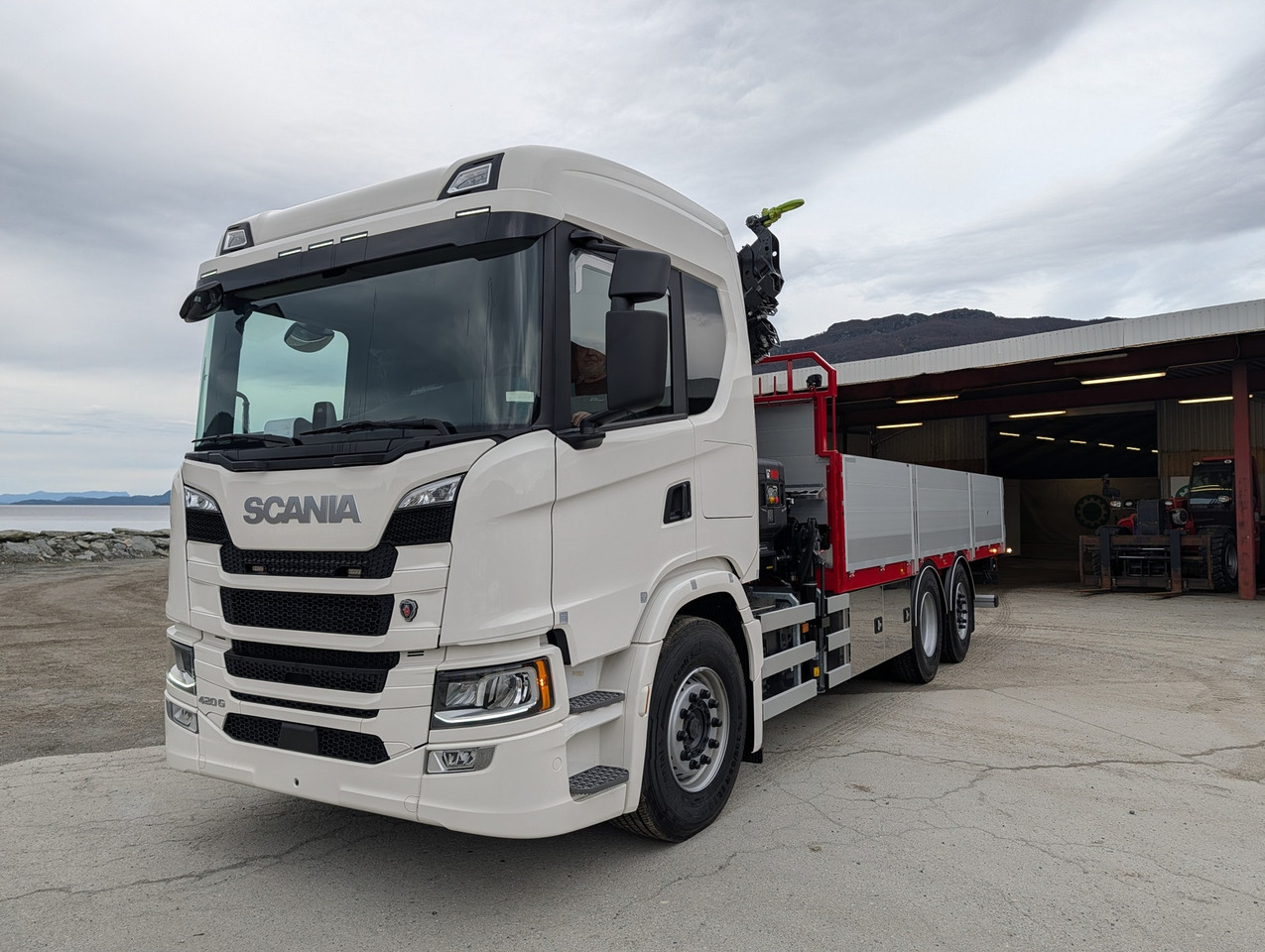 Scania G420 6x2 med HIAB 232-E5 Hipro og MCE påbygg - Camion plateau, Camion grue: photos 1 Scania G420 6x2 med HIAB 232-E5 Hipro og MCE påbygg - Camion plateau, Camion grue: photos 1