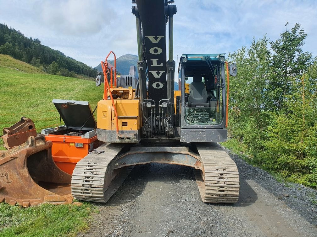 Volvo ECR235EL - Pelle sur chenille: photos 2 Volvo ECR235EL - Pelle sur chenille: photos 2