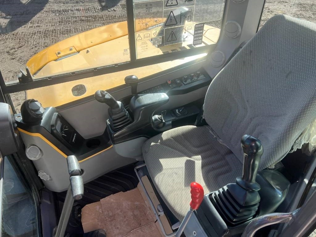 Mini pelle Volvo ECR 88 D: photos 13
