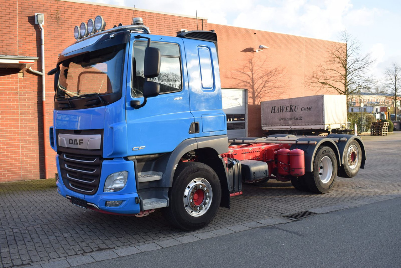 DAF CF 450 6x2 Fahrgestell Klima Navi Lift Retarder - Camion benne: photos 2 DAF CF 450 6x2 Fahrgestell Klima Navi Lift Retarder - Camion benne: photos 2