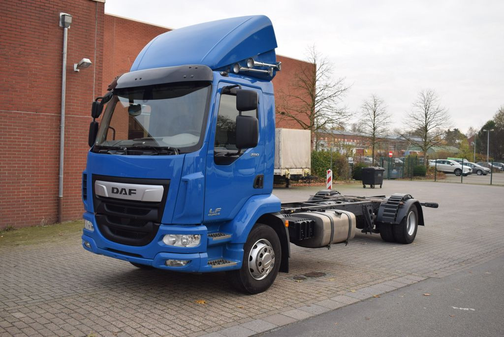 DAF LF 280 Fahrgestell Klima Navi 8-Gang ACC AHK - Châssis cabine: photos 1 DAF LF 280 Fahrgestell Klima Navi 8-Gang ACC AHK - Châssis cabine: photos 1