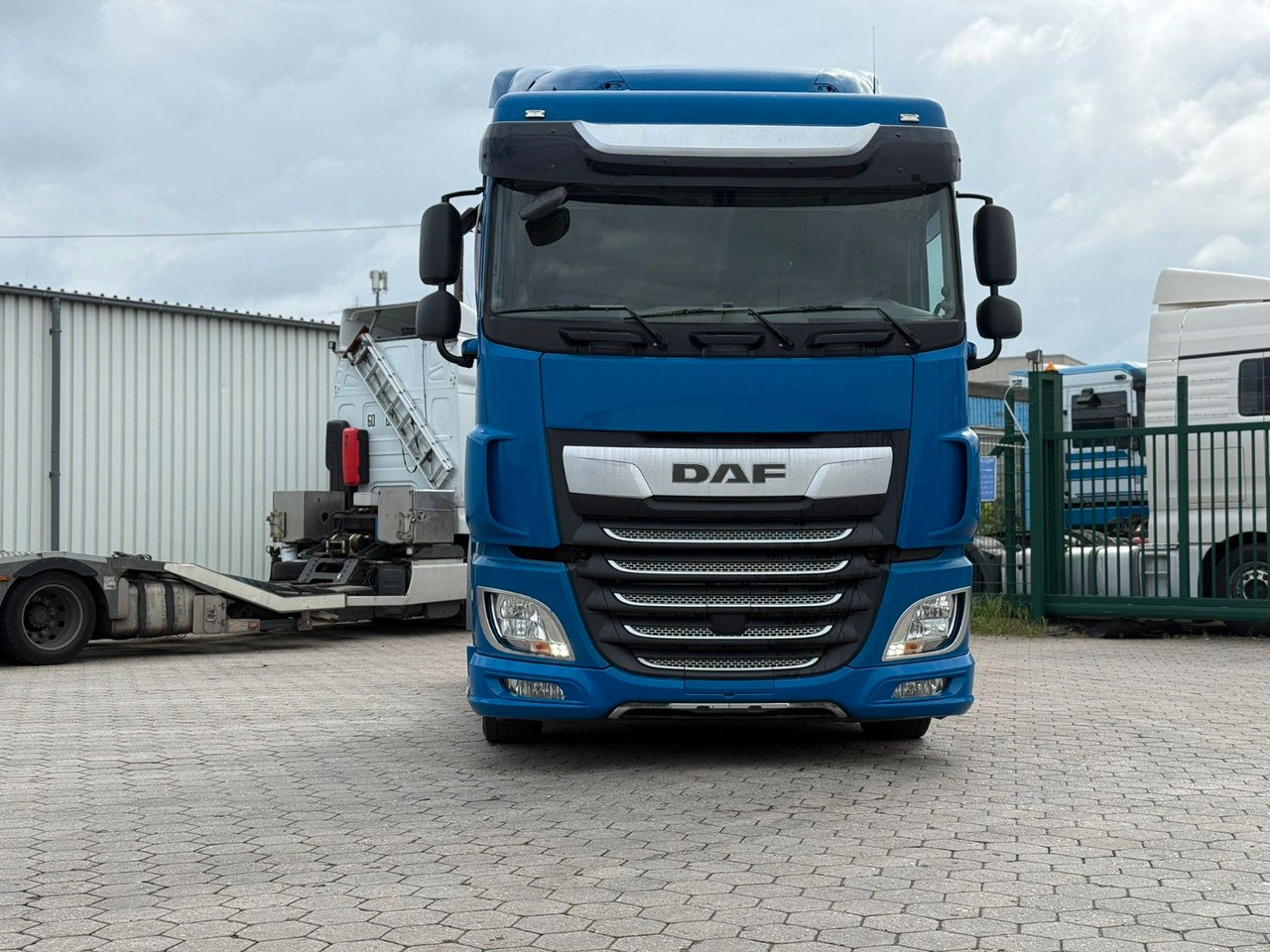 DAF XF 480 Low +Retarter+2xTank - Tracteur routier: photos 2 DAF XF 480 Low +Retarter+2xTank - Tracteur routier: photos 2