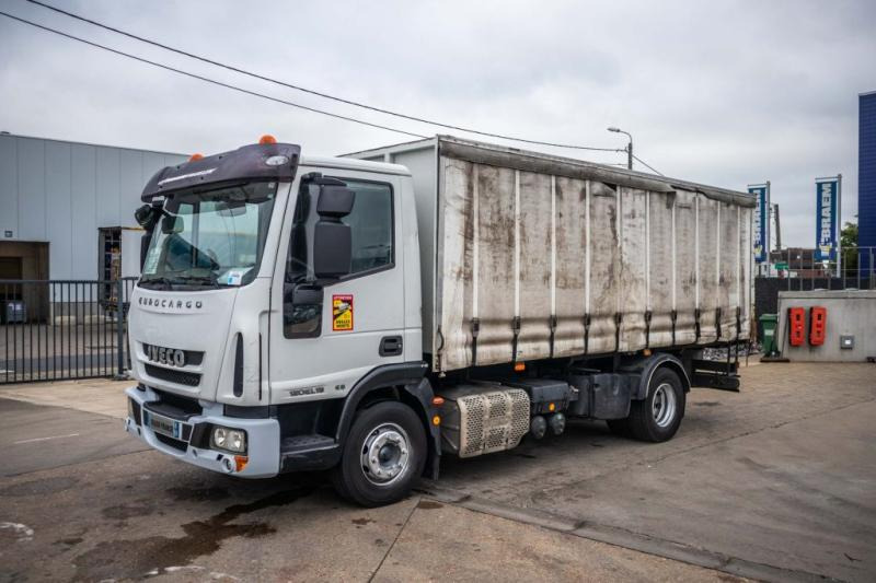 Iveco EUROCARGO 120EL19 - Camion à rideaux coulissants: photos 1 Iveco EUROCARGO 120EL19 - Camion à rideaux coulissants: photos 1