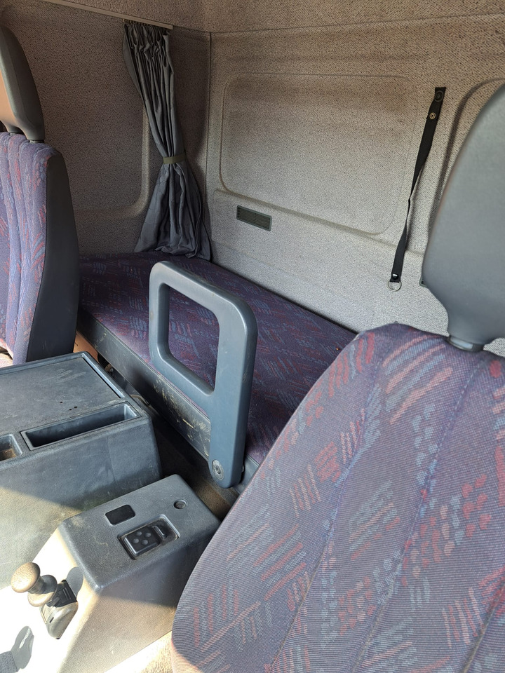 MERCEDES-BENZ 1823 - Camion porte-voitures: photos 5 MERCEDES-BENZ 1823 - Camion porte-voitures: photos 5