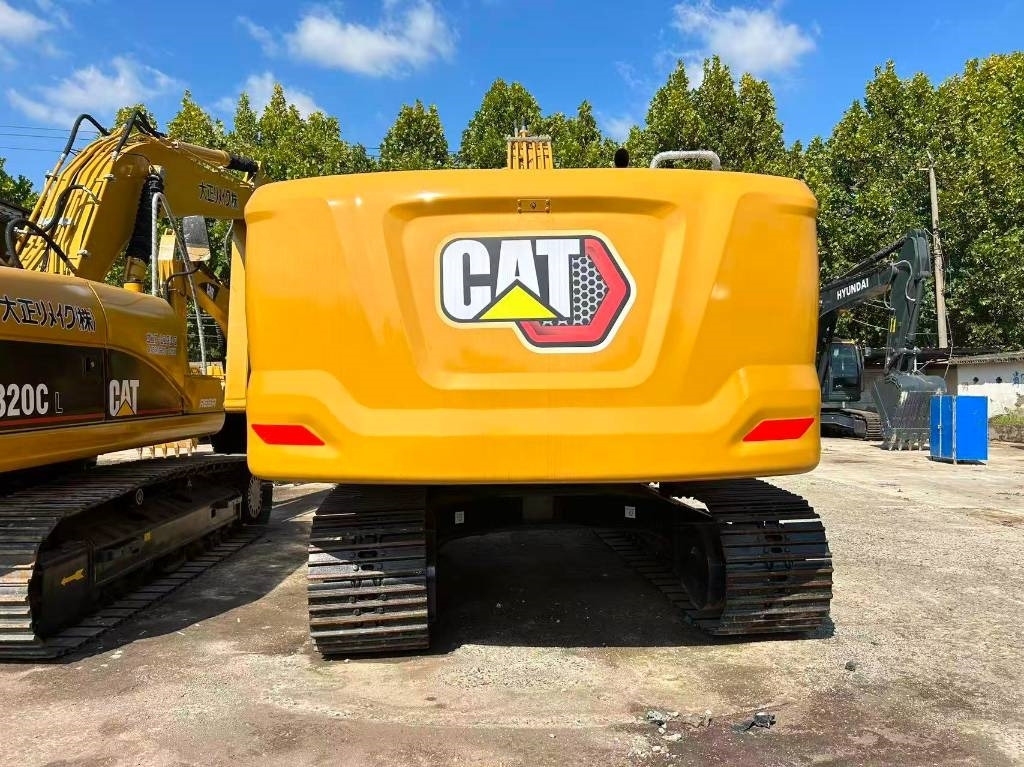 Pelle sur chenille CAT 320 GC: photos 9