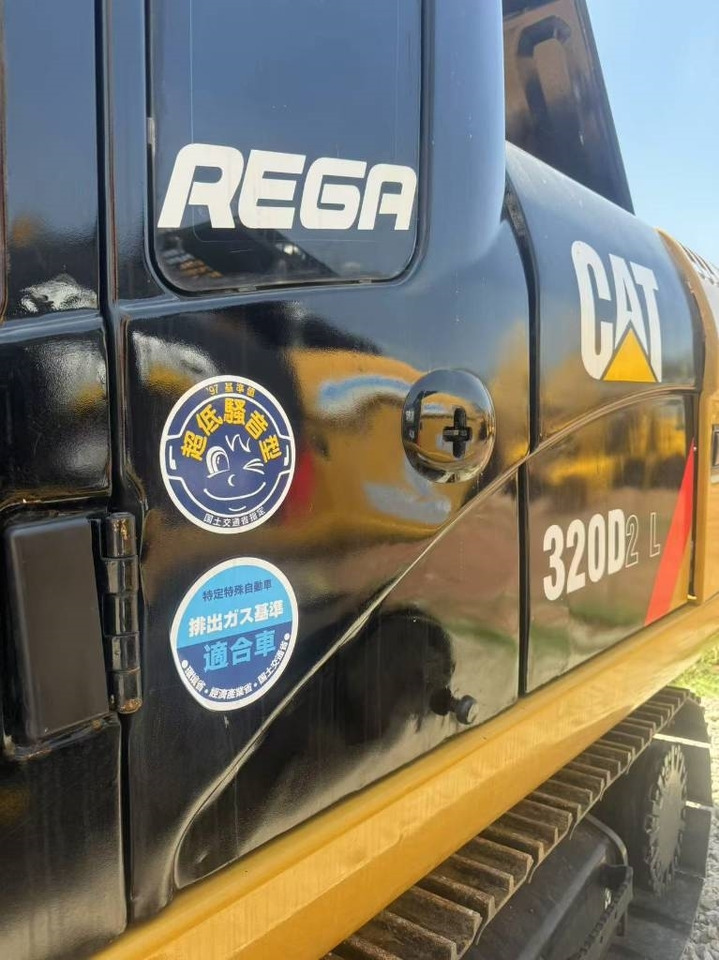 CAT 320D2L - Pelle sur chenille: photos 3 CAT 320D2L - Pelle sur chenille: photos 3