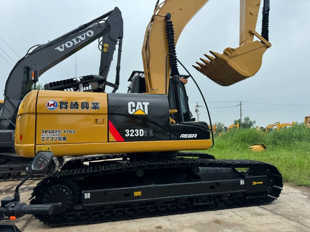 CAT 323D2 - Pelle sur chenille: photos 3 CAT 323D2 - Pelle sur chenille: photos 3