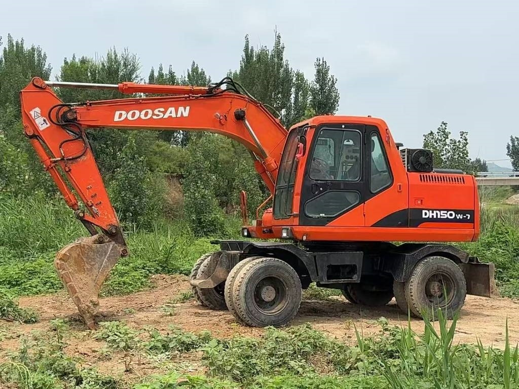 Pelle sur pneus Doosan DH 150 W-7: photos 13