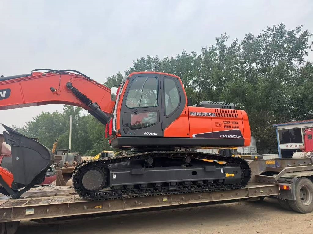 Doosan DX 225 LCA - Pelle sur chenille: photos 3 Doosan DX 225 LCA - Pelle sur chenille: photos 3