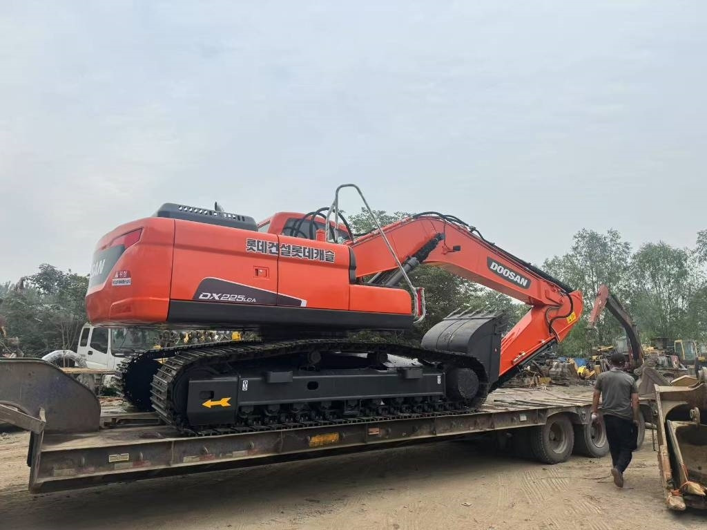 Doosan DX 225 LCA - Pelle sur chenille: photos 5 Doosan DX 225 LCA - Pelle sur chenille: photos 5