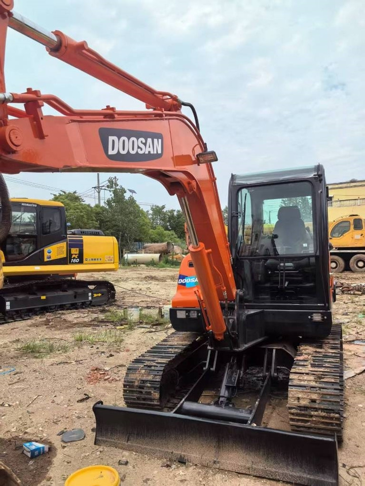 Doosan DX 60 - Pelle sur chenille: photos 1 Doosan DX 60 - Pelle sur chenille: photos 1