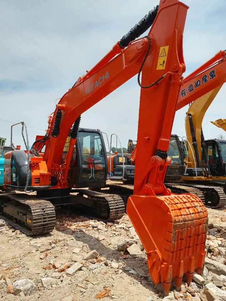 Hitachi ZX 135 U-5 - Pelle sur chenille: photos 1 Hitachi ZX 135 U-5 - Pelle sur chenille: photos 1