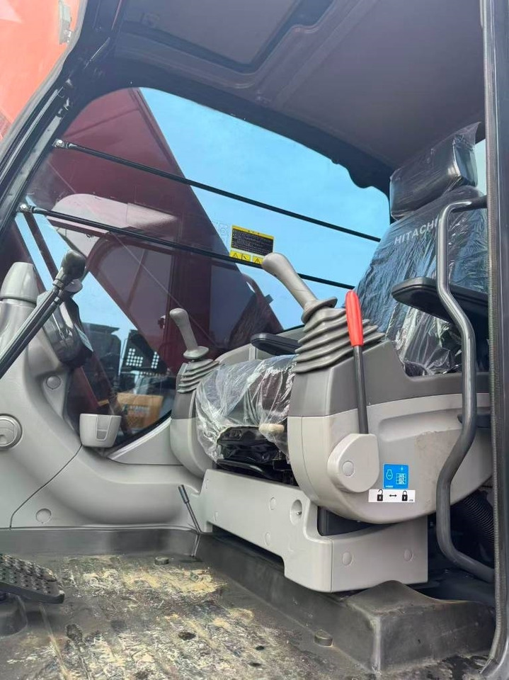 Hitachi ZX 200 - Pelle sur chenille: photos 4 Hitachi ZX 200 - Pelle sur chenille: photos 4