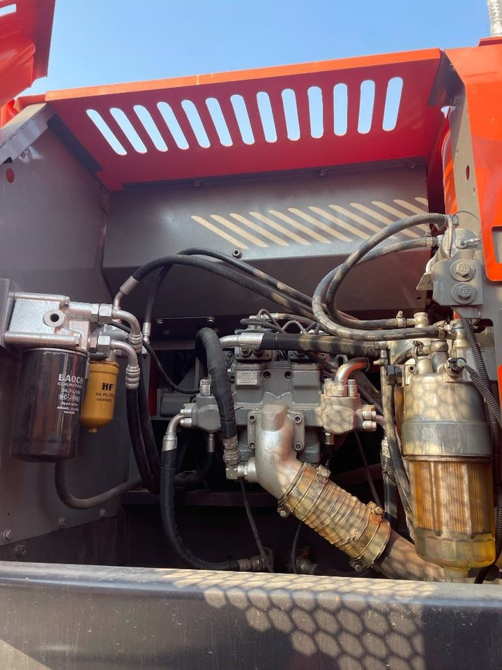 Hitachi ZX 210 - Pelle sur chenille: photos 4 Hitachi ZX 210 - Pelle sur chenille: photos 4