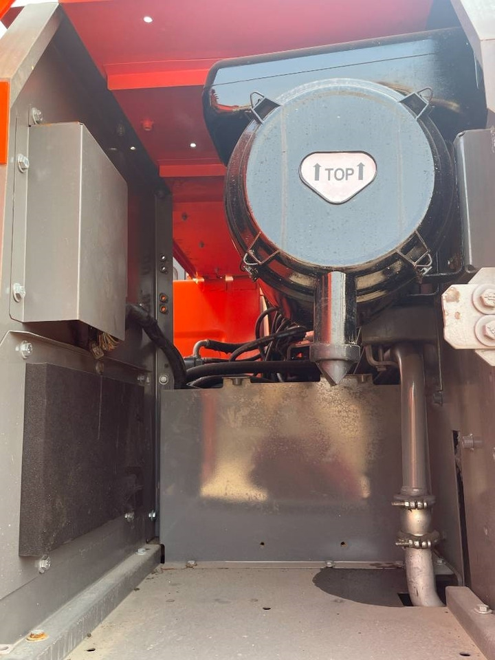 Hitachi ZX 210 - Pelle sur chenille: photos 3 Hitachi ZX 210 - Pelle sur chenille: photos 3