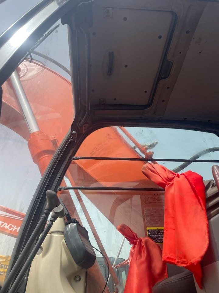 Hitachi ZX 240 - Pelle sur chenille: photos 5 Hitachi ZX 240 - Pelle sur chenille: photos 5