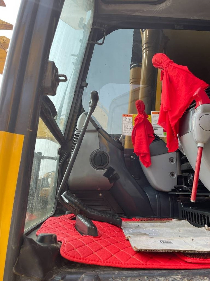 Komatsu PC 200  - Pelle sur chenille: photos 4 Komatsu PC 200  - Pelle sur chenille: photos 4