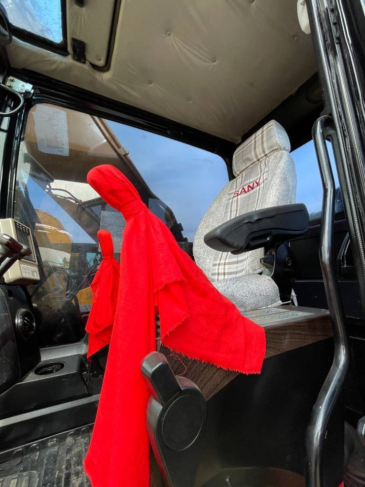 Sany SY 215 C - Pelle sur chenille: photos 4 Sany SY 215 C - Pelle sur chenille: photos 4