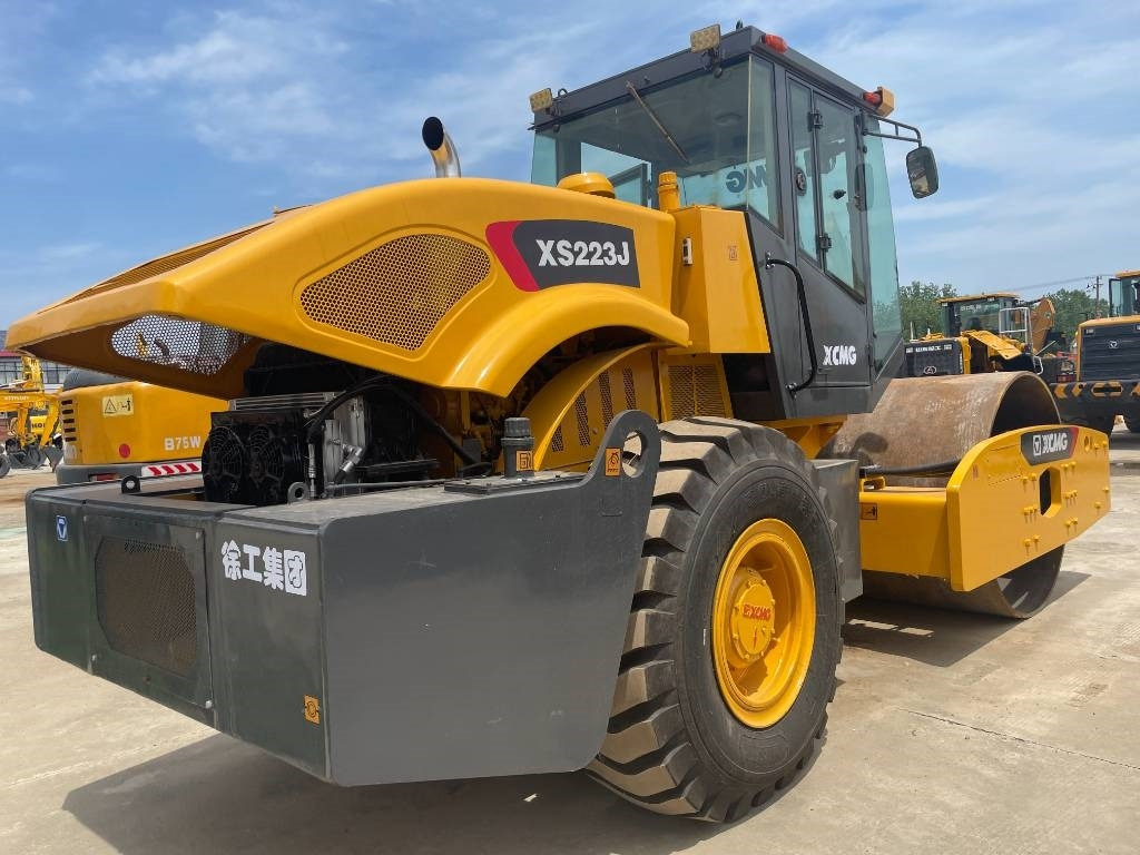 XCMG XS 223 J - Compacteur à pieds de mouton/ Monocylindre: photos 4 XCMG XS 223 J - Compacteur à pieds de mouton/ Monocylindre: photos 4