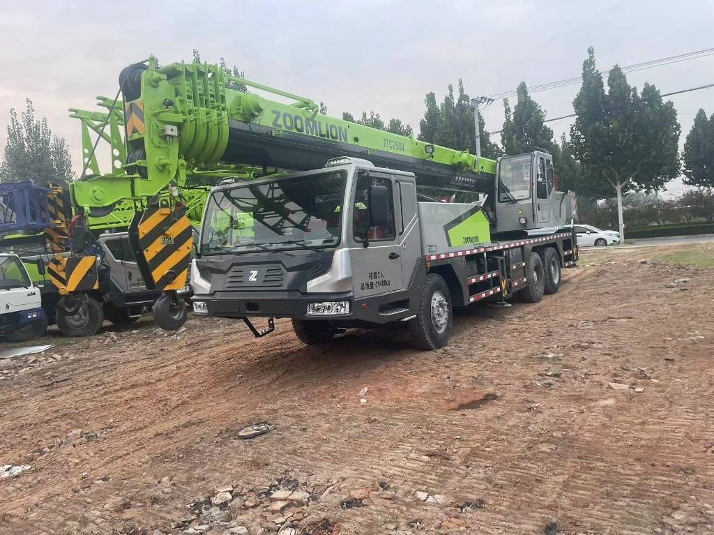 Zoomlion ZTC550V - Grue sur chenilles: photos 5 Zoomlion ZTC550V - Grue sur chenilles: photos 5