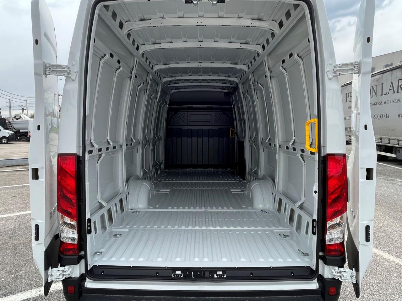 Fourgon utilitaire Iveco DAILY VAN, 3.0 D 176k, 35S18H V Evolution H2: photos 7