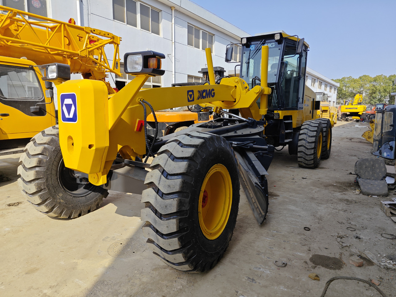 XCMG GR180 MOTOR GRADER - Niveleuse: photos 4 XCMG GR180 MOTOR GRADER - Niveleuse: photos 4